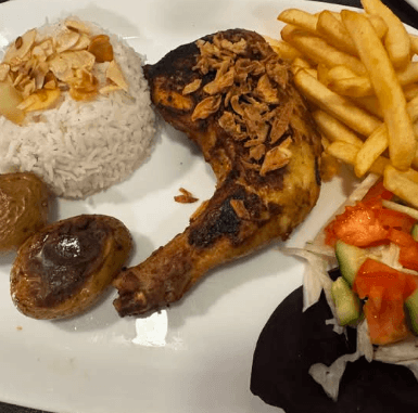Assiette de cuisse de poulet et riz basmatique